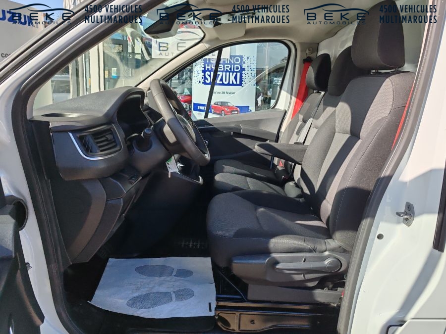 RENAULT TRAFIC 21700€ HT - 2,0 DCI 150 EDC L2H1 RED