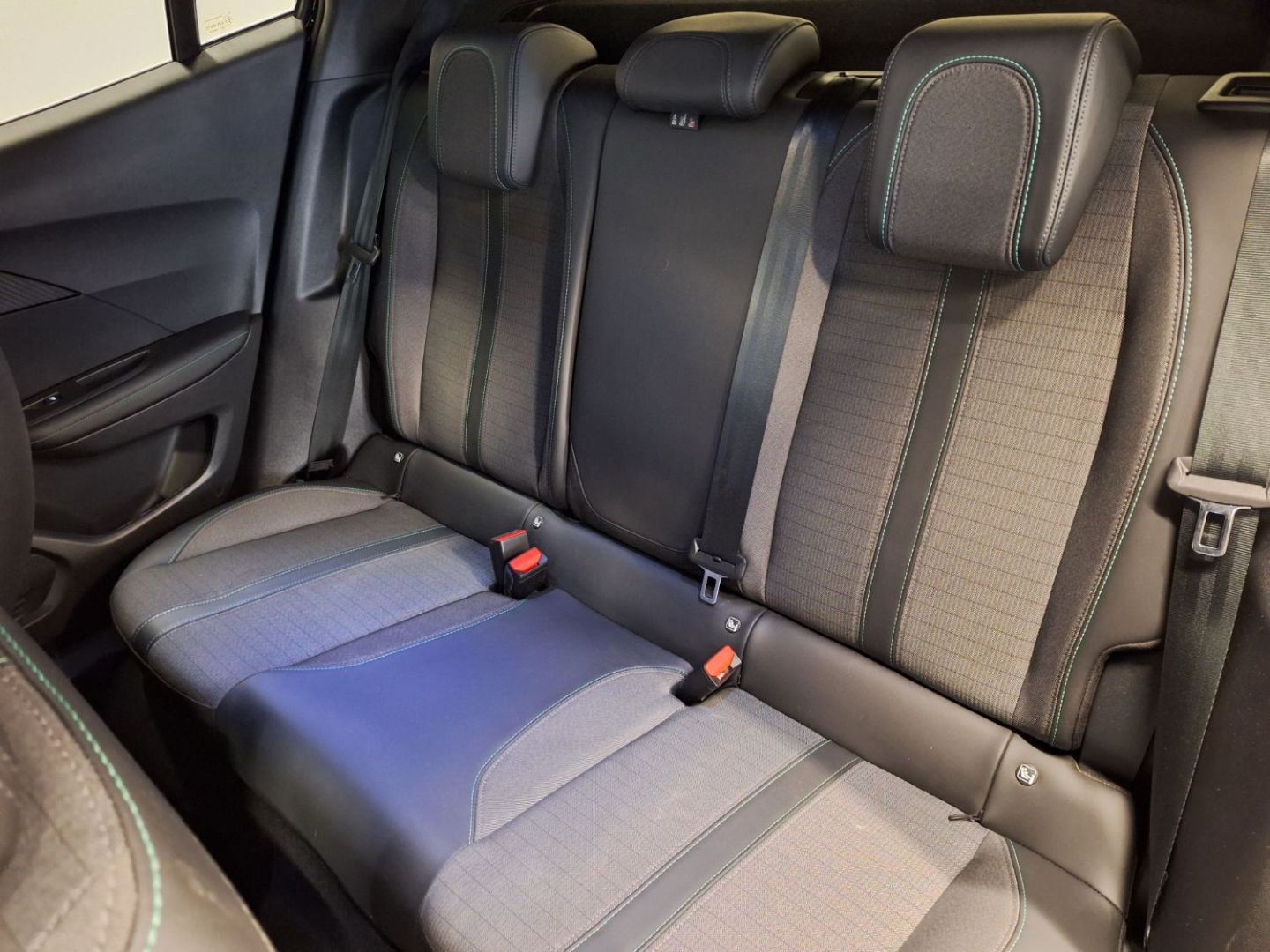 PEUGEOT 2008 - Allure Pack BlueHDI 130 S&S EAT8