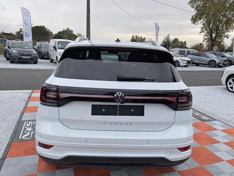 VOLKSWAGEN T-CROSS - 1.0 TSI 110 DSG7 R-LINE Export GPS Caméra Cockpit JA 18"