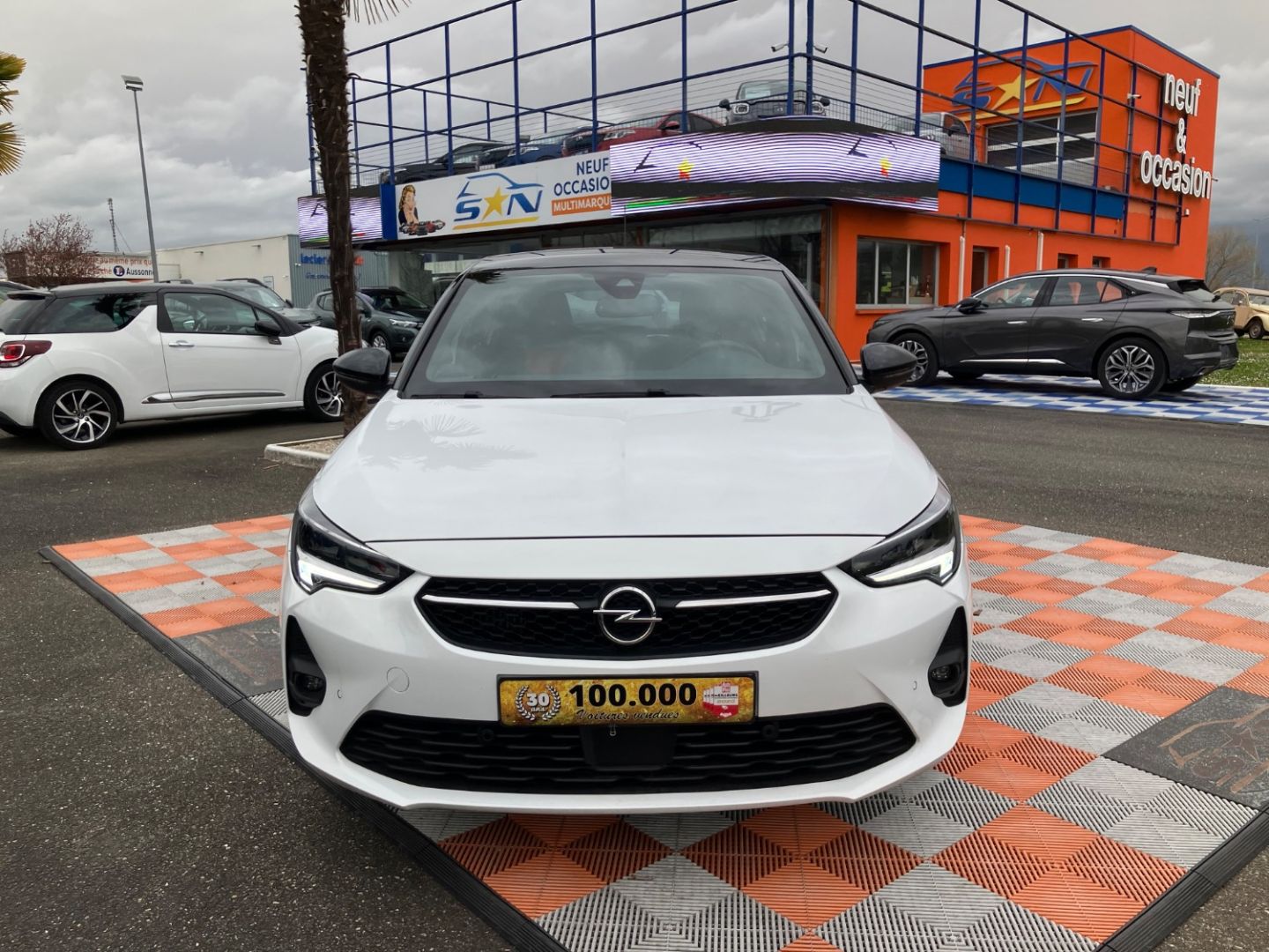 OPEL CORSA - 1.2 TURBO 100 BV6 GS LINE Caméra JA 17"