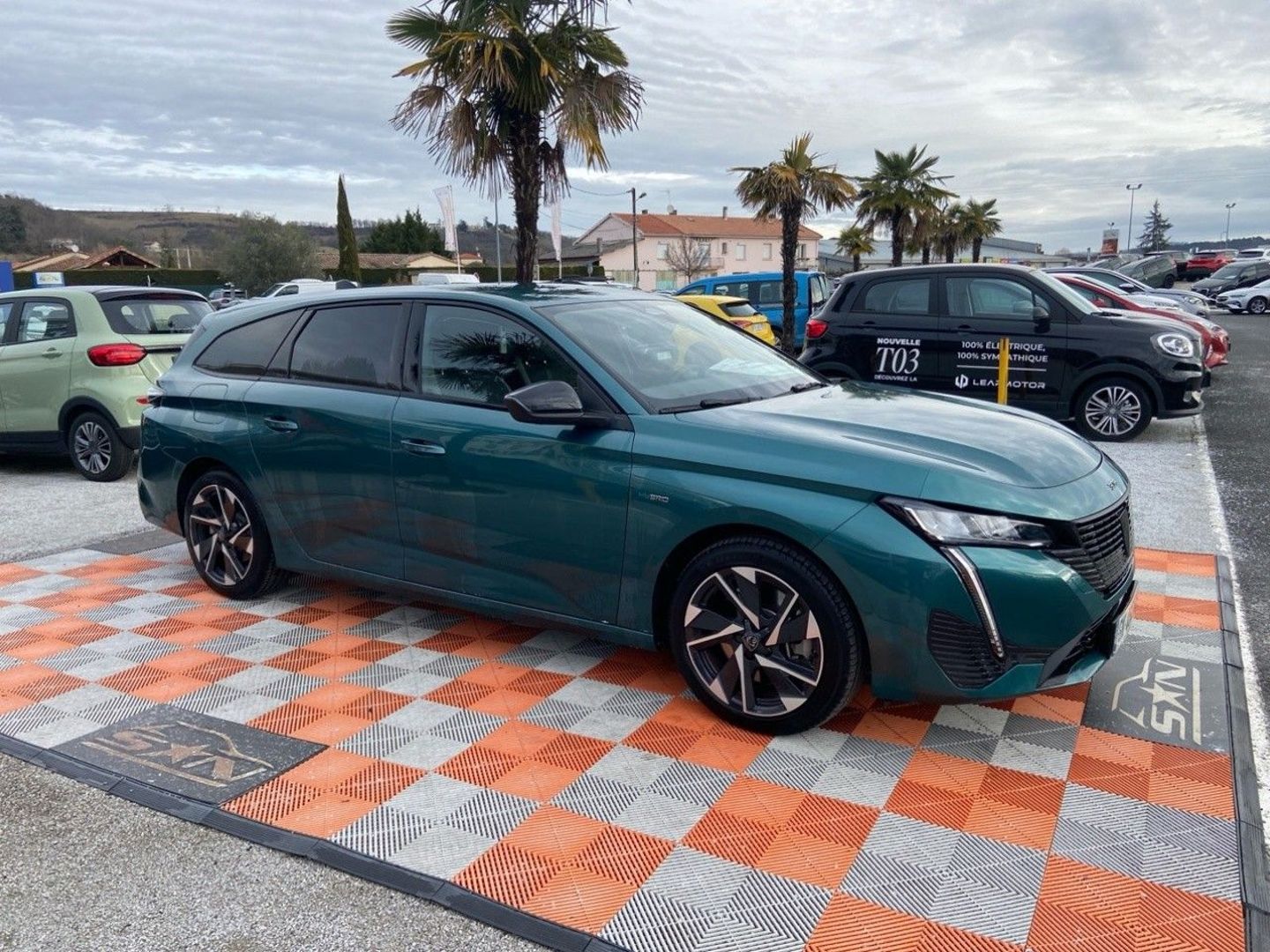 PEUGEOT 308 SW - HYBRID 180 e-EAT8 ALLURE PACK GPS Caméra 1°Main