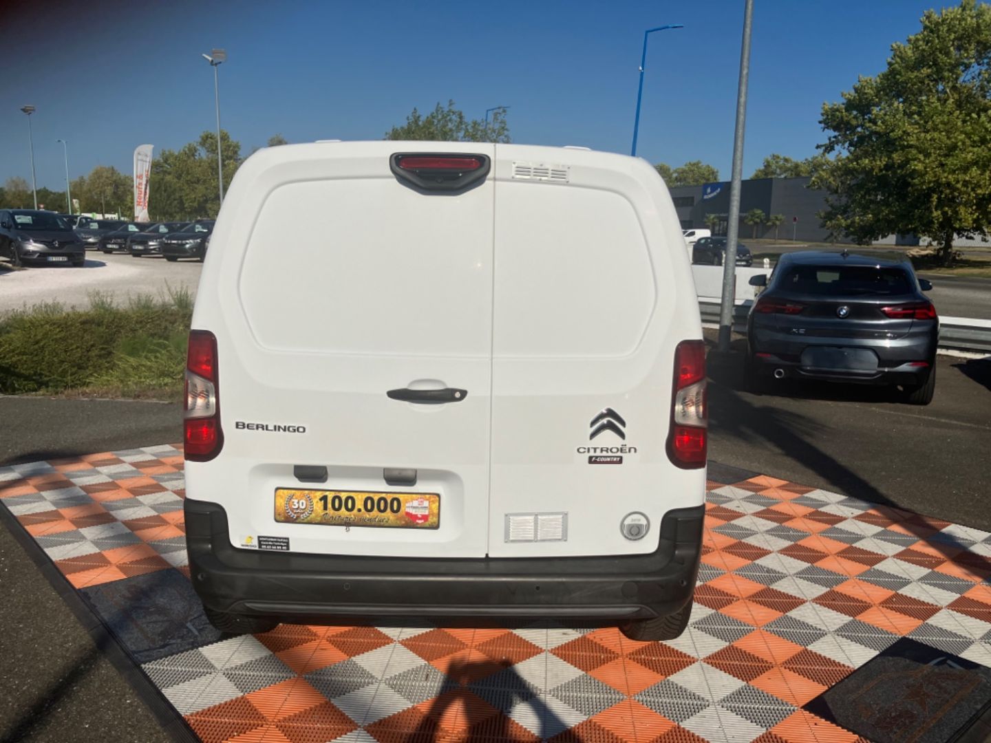 CITROEN BERLINGO - New BlueHDi 100 CLUB M Caméra Grip Pte Lat. Kit Bois