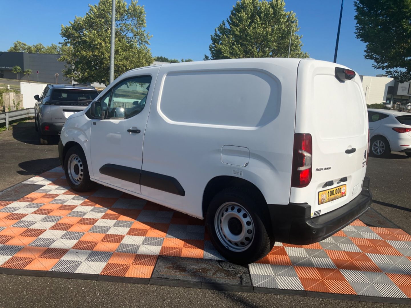 CITROEN BERLINGO - New BlueHDi 100 CLUB M Caméra Grip Pte Lat. Kit Bois