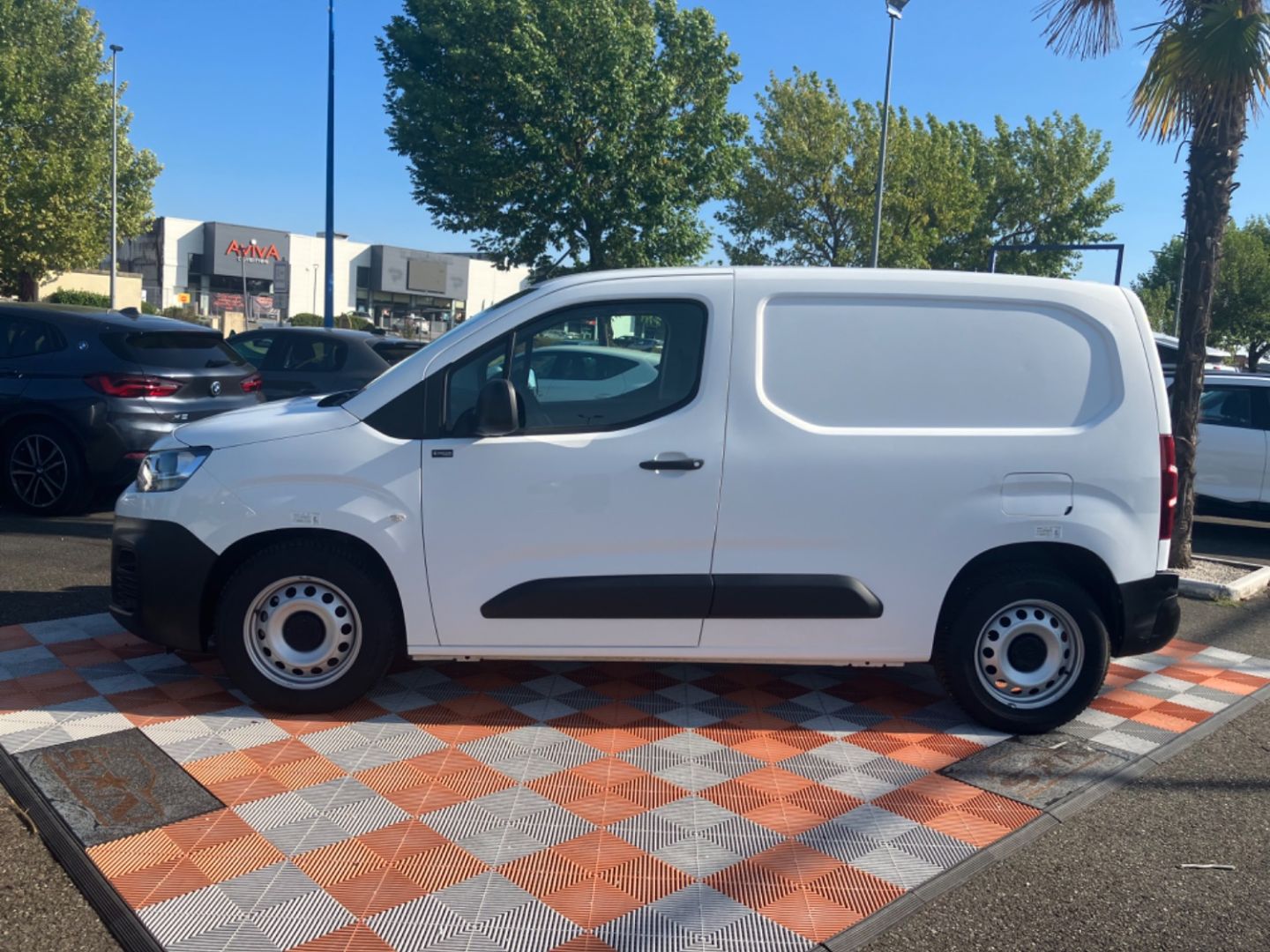 CITROEN BERLINGO - New BlueHDi 100 CLUB M Caméra Grip Pte Lat. Kit Bois